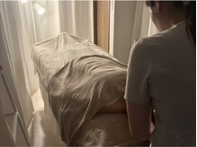 カルム(Calme)の雰囲気(施術スペースは白を基調とした落ち着く空間です♪)