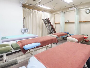 鍼灸指圧マッサージ新高円寺治療室/特殊なベッドもあります