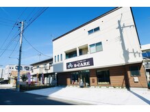 エスケア(S-CARE)の雰囲気（S-CAREの看板が目印！建物前が駐車場です(5台分完備)）