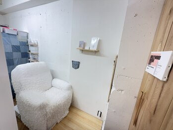 バイロンベイトーキョー(BYRONBAY TOKYO)/美容室内の個室にて