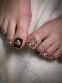 ジャミーラゾフル(Jamila-zohr)/チョコみたいなフットネイル