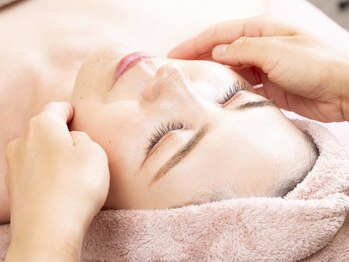 ヒナタ(HINATA)/つや肌作りが得意