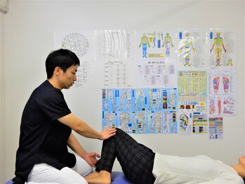 りらく整体 あおば/股関節の動きもチェック