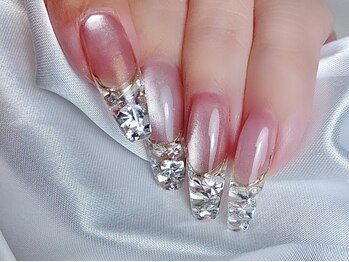 レヴィア(Revia)の写真/折れてしまった爪も深爪も自然にカバー。美フォルムの長さだしで上品で自信が持てるお手元に