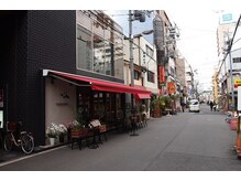 美容整体サロン 心斎橋/ 左手のグレーのビルがお店です