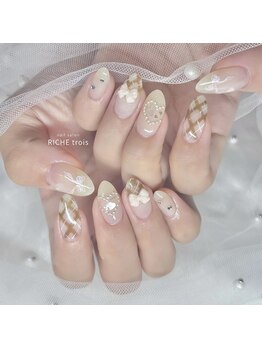 リッシュ トロワ(RICHE trois)/ガーリーチェック推しネイル