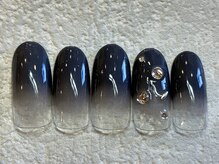 ネイルアンドアイラッシュ ネネ/カラーグラデーション　ビジュー