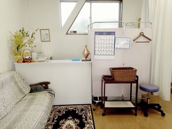 オレンジ療整院/清潔感ある待合室