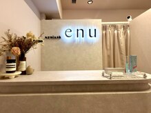 エヌ 大阪梅田店(enu)/ピンクを基調とした店内