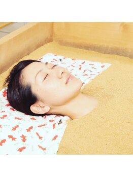 ほっとスマイル(ほっと smile)の写真/カラダが喜ぶ☆【ひのき香る"酵素浴"で首肩こり改善】疲れや不調が嘘のようにスッキリ！ペア利用もOK◎