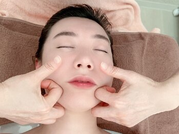 ココチ(KOKOCHI)の写真/【話題の韓国小顔コルギ♪】確かな技術で美肌&リフトUPも叶う☆気になるエイジングケアも"KOKOCHI"で◎