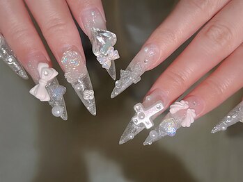 ティーアンドビーラボ トウキョウ(T&B Lab Tokyo)の写真/長さ出しで爪の形を整え綺麗なフォルムを演出☆ゴテゴテロングネイルでイベントにも負けない可愛さ★