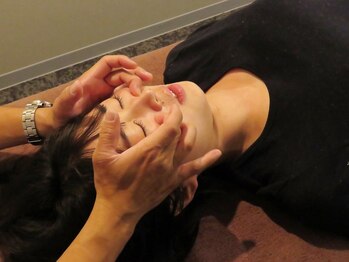 セラヴィ(C'est La Vie)/顔ツボ小顔矯正