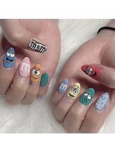 モモ(Momo)/m &m‘sネイル