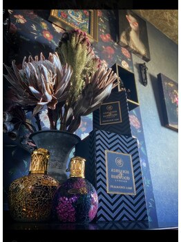 ブラックボックス(BLACK BOX)/サロンの不気味かわいいモノ