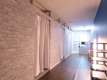 ヘッドミント 新潟店の写真/【新潟駅から徒歩5分！】21時時まで営業◎お仕事終わりにも行けるサロンで、1日の疲れを癒すひとときを★