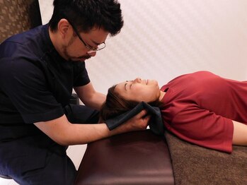 サードプレイス(3rd Place)/1階：整体の施術風景