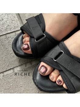 リッシュ(RICHE)/大人ダークマグのフットネイル