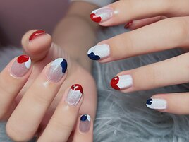 赤とネイビーの鯉ネイル