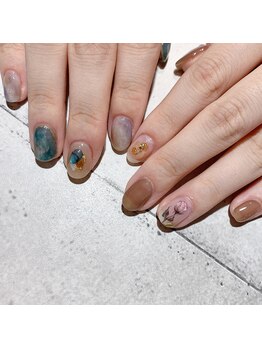 アティックネイルアトリエ(attic nail atelier)/アシメネイル★