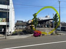 こころん 塩釜店の雰囲気（お店の並びにある屋根つきの駐車場　2台分『こころん駐車場』へ）