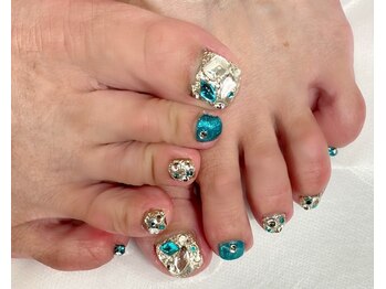 フットネイル/埋め尽しビジュー