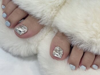 シエル(Ciel)の写真/【フットネイル×角質ケア】オシャレ女子は足元も手を抜かない♪ハンド出来ない方も最旬デザインで華やかに