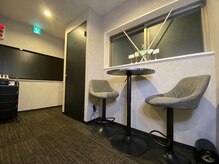 【男性専門|完全個室|メンズ】Whi-Ya(ホワイヤ)神楽坂~デキる男のメンズネイルケア~の雰囲気(落ち着いたトーンの内装でメンズネイル♪飯田橋/神楽坂/男性専門)