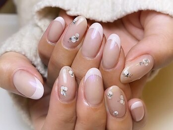 ノエム ネイルサロン(NOEM)の写真/シンプルだからこそ大事なモチの良さにこだわった美フォルム作り！”ワンカラー・フレンチ”は得意なNOEMへ