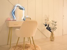 アロエベル 心斎橋(aloe Belle)の雰囲気（メイクお直し台も完備・ReFaアイロン、ブラシご用意しております）
