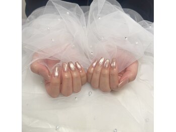 レア(Le'a)の写真/ 大人可愛い、上品ネイルをご提案、 丁寧な甘皮ケアで、美しい指先へ。