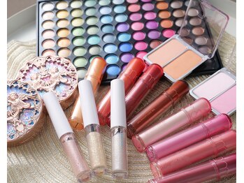 シフォン(Chiffon)の写真/【プレゼントにもおすすめ】芸能専属ヘアメイク経験者が教える 大人のための似合わせメイクレッスン