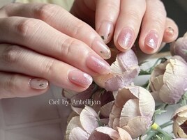 ラメと花びらネイル