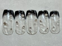 ネイルアンドアイラッシュ ネネ/黒フレンチ　クリスタルストーン