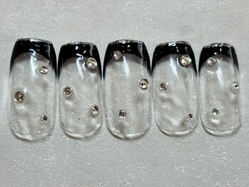 ネイルアンドアイラッシュ ネネ/黒フレンチ クリスタルストーン