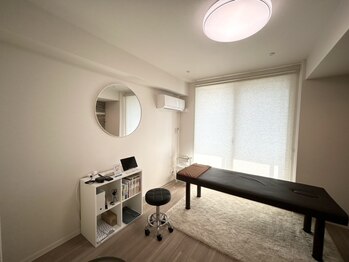 メゾン ワタナベ(Maison Watanabe)の写真/他院院長を務めた国家資格保持者のオーナー◎中々改善されなかった身体のお悩みぜひご相談ください。