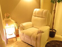 サロンドロジェ(salon de Rosier)の雰囲気（リクライニングで極上の水素ケア。深く整う贅沢な時間を。）