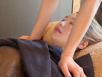 ゆるりと 錦糸町店の写真/PC・スマホ使用による首肩の歪みを整える【骨格補正ヘッドスパ】ストレートネック、猫背を解消し美姿勢に◎