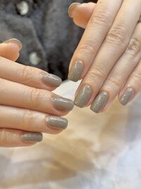 グレージュにラメをひとさじ！