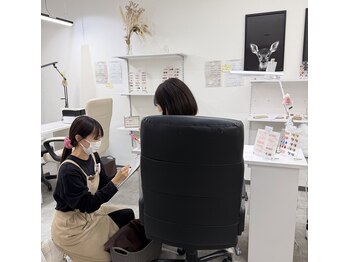 アティック 春日井店(Attc)の写真/初めての方も安心！お悩みがある方もご相談下さい。理想の指先を叶える特別なサロン♪