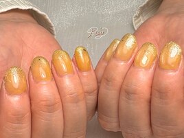 大人可愛いミモザカラーネイル