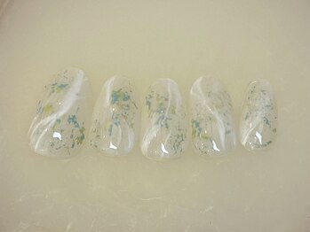 キラキラニュアンスネイル