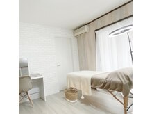 シエル(Ciel)の雰囲気（白を基調とした明るい施術スペース♪リラックスください^ ^）