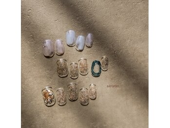 シルニー リム(Silny rim)/アシンメトリーニュアンスネイル