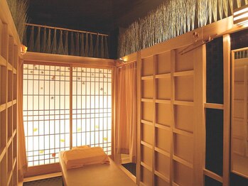 利楽園 天神南店の写真/【コロナ対策：マスク着用/指消毒徹底サロン】こだわりの「和」の癒し空間で心を込めて重い頭と身体を解放!