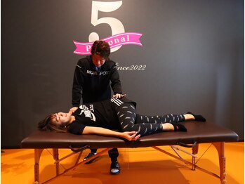 ファイブパーソナル(5 Personal)/トレーニング前にストレッチ♪