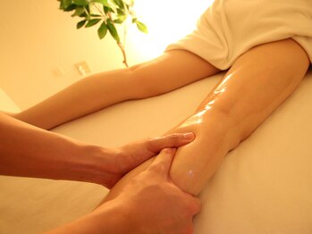 コトラスパ(KOTORA SPA)の写真/香りに包まれる贅沢時間。アロマリンパマッサージで全身の疲れを解放。リンパを流してスッキリ感も◎