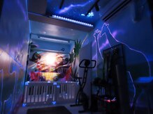 ピーエムジージム(PMG-GYM)の雰囲気（ブラックライトで様々な動物が浮き上がる大好評キッズスペース◎）