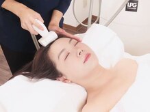 ルモラビューティー(Lumora Beauty)の雰囲気(頭皮の筋膜を柔らかくして血流促進。リフトUP・小顔効果が期待)