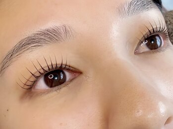 レヴィア(Revia)の写真/話題のラッシュリフトや根元からグッと立ち上げるまつ毛パーマで逆さまつ毛も解消！理想の目元が叶う＊